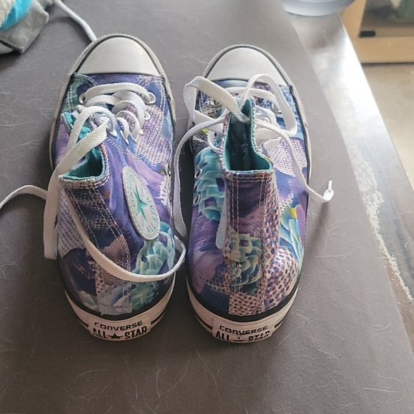Converse - Picture 2 of 3